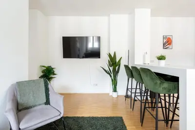 TV/Unterhaltungsangebot in der Unterkunft Global Living - Design Apartment I Central I Smart-TV I Kitchen I Berlin