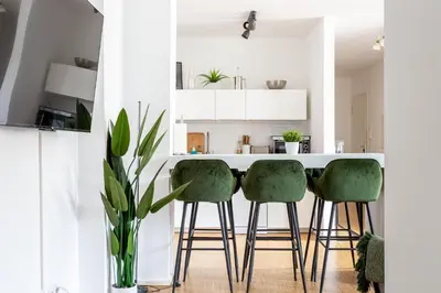 Küche/Küchenzeile in der Unterkunft Global Living - Design Apartment I Central I Smart-TV I Kitchen I Berlin