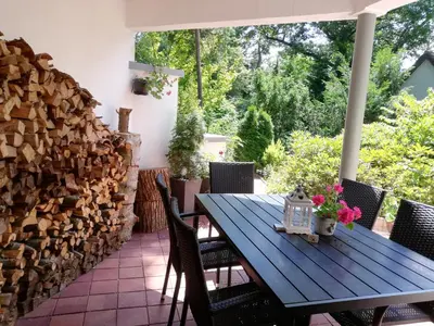 Ein Garten an der Unterkunft Apartment Frohnau