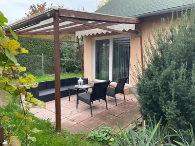 Ein Garten an der Unterkunft Ferienhaus in der Stienitzaue