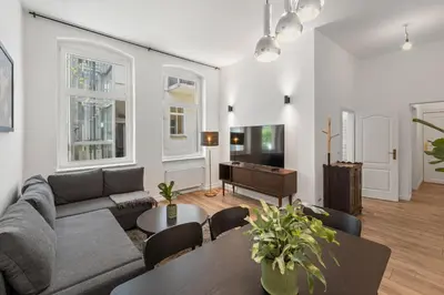 TV/Unterhaltungsangebot in der Unterkunft The Remise Mitte Loft, 2 BR, 2 bathrooms, living room, group & family friendly, 4- 7 Guests