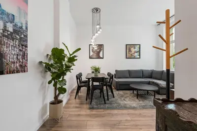 Ein Sitzbereich in der Unterkunft The Remise Mitte Loft, 2 BR, 2 bathrooms, living room, group & family friendly, 4- 7 Guests