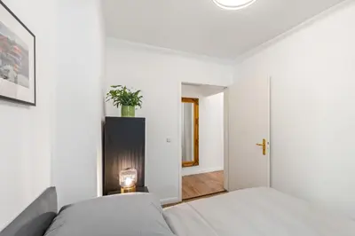 Ein Bett oder Betten in einem Zimmer der Unterkunft The Remise Mitte Loft, 2 BR, 2 bathrooms, living room, group & family friendly, 4- 7 Guests