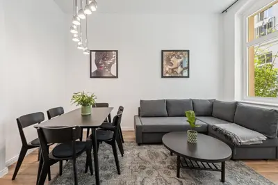 Ein Sitzbereich in der Unterkunft The Remise Mitte Loft, 2 BR, 2 bathrooms, living room, group & family friendly, 4- 7 Guests