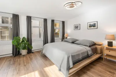 Ein Bett oder Betten in einem Zimmer der Unterkunft The Remise Mitte Loft, 2 BR, 2 bathrooms, living room, group & family friendly, 4- 7 Guests