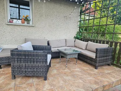 Ein Sitzbereich in der Unterkunft Ferienwohnung zu den Blauen Schafen