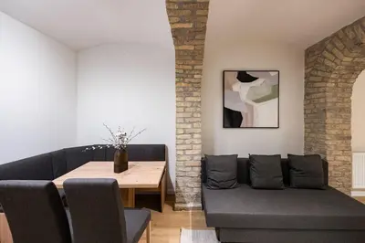 Ein Sitzbereich in der Unterkunft Spacious Apartments In Mitte- Feel The Citycenter