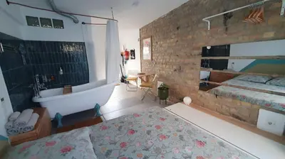 Ein Bett oder Betten in einem Zimmer der Unterkunft Squat Deluxe Berlin, the hostel