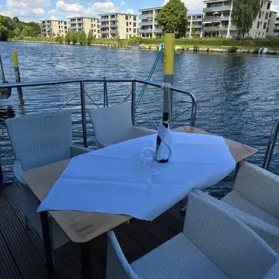 Festliegende Wohnboote Marina Niederhavel