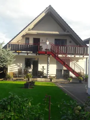 Das Gebäude in dem sich die Ferienwohnung befindet