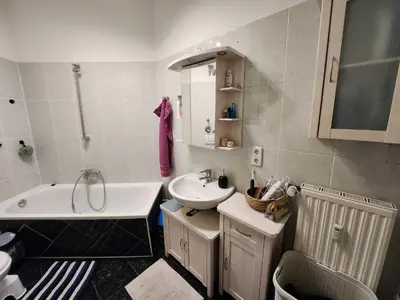 Ein Badezimmer in der Unterkunft One Private room available in a two room apartment in Tegel, Berlin