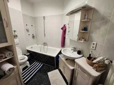 Ein Badezimmer in der Unterkunft One Private room available in a two room apartment in Tegel, Berlin