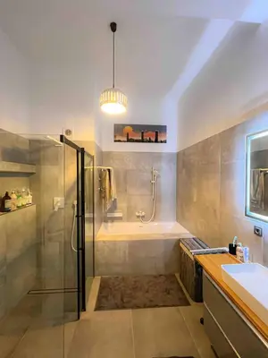 Ein Badezimmer in der Unterkunft Luxurious, huge designer Loft, central Kreuzberg