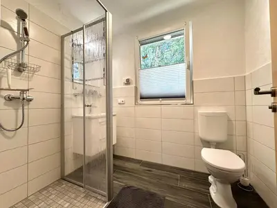 Ein Badezimmer in der Unterkunft Tornower Waldhäusl, perfekt gelegen 60 km vor Berlin, auf der Schwelle zum Spreewald und nahe Tropical Islands