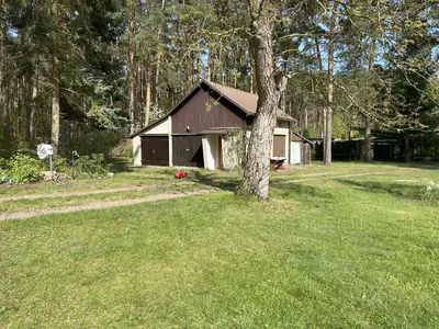 Ein Garten an der Unterkunft Tornower Waldhäusl, perfekt gelegen 60 km vor Berlin, auf der Schwelle zum Spreewald und nahe Tropical Islands