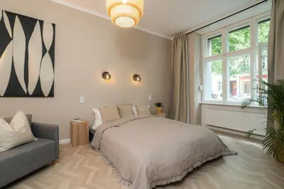 Ein Bett oder Betten in einem Zimmer der Unterkunft Arbio I Artsy Berlin Oasis Apartment