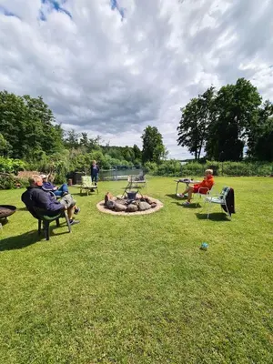 Ein Garten an der Unterkunft Ferienhuette