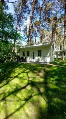 Ein Garten an der Unterkunft Ferienbungalows am Wolziger See