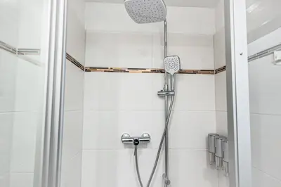 Ein Badezimmer in der Unterkunft One Way Apartment