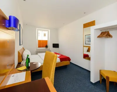 Ein Bett oder Betten in einem Zimmer der Unterkunft City Hotel-Pension Brandenburg
