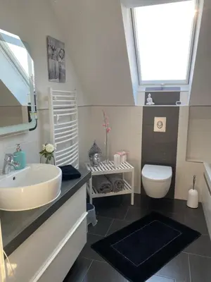Ein Badezimmer in der Unterkunft Stay Inn by Pearl - 2 Schlafzimmer - S-Bahn - Parkplatz - Immanuel Krankenhaus - Helios Klinikum