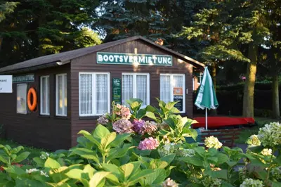 Ein Garten an der Unterkunft Hotel Seeschlösschen
