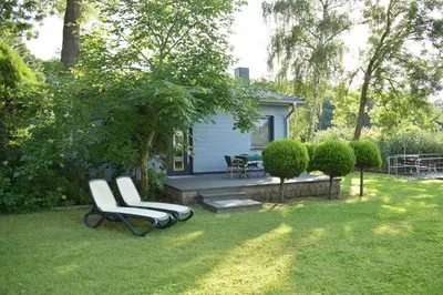 Ein Garten an der Unterkunft Hotel Seeschlösschen