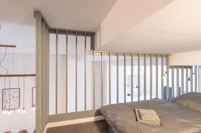 Ein Bett oder Betten in einem Zimmer der Unterkunft Spacious Lofts In Wedding