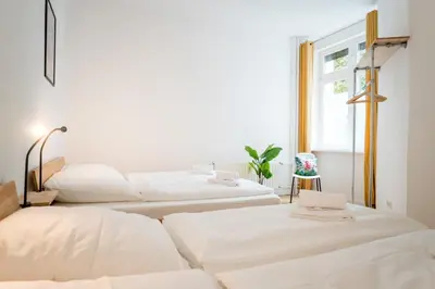 Ein Bett oder Betten in einem Zimmer der Unterkunft Spacious 3BR plus AC Self Check-in Street Parking