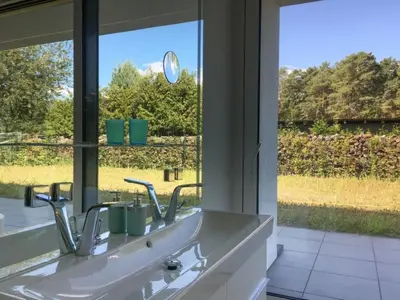 Ein Garten an der Unterkunft Haus am See Storkow