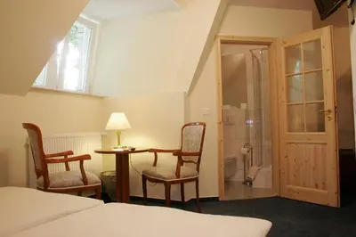 Ein Bett oder Betten in einem Zimmer der Unterkunft Pension Sanssouci