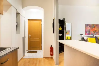 Küche/Küchenzeile in der Unterkunft Cozy 2 room apartment next to Hermannstraße