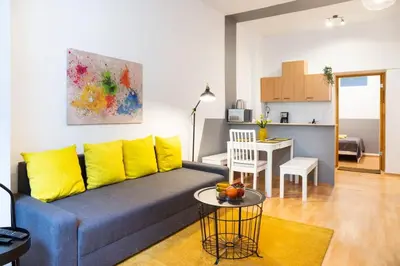 Küche/Küchenzeile in der Unterkunft Cozy 2 room apartment next to Hermannstraße