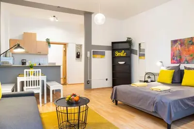Küche/Küchenzeile in der Unterkunft Cozy 2 room apartment next to Hermannstraße