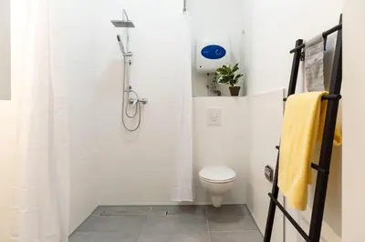 Ein Badezimmer in der Unterkunft Modern 2 Bedroom Apartment in Berlin Schöneberg