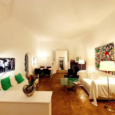 Ein Bett oder Betten in einem Zimmer der Unterkunft Apartment 3 large rooms with 2 separate bedbrooms close to city centre near Kudamm and KaDeWe