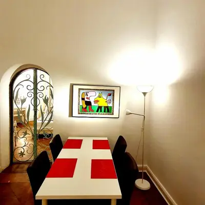 Ein Bett oder Betten in einem Zimmer der Unterkunft Apartment 3 large rooms with 2 separate bedbrooms close to city centre near Kudamm and KaDeWe