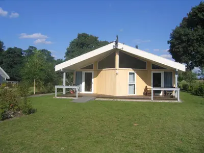 Das Gebäude in dem sich das Ferienhaus befindet