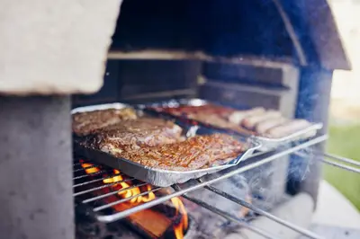 Ein für Gäste verfügbarer Grill im Ferienhaus