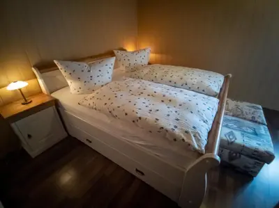 Ein Bett oder Betten in einem Zimmer der Unterkunft Spreewälder Schwalbenhof - Ferienwohnung 