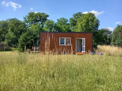 Das Gebäude in dem sich das Ferienhaus befindet