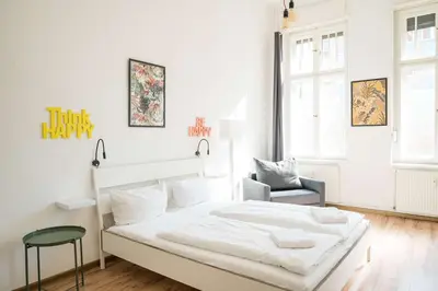 Ein Bett oder Betten in einem Zimmer der Unterkunft Stylish Apartment in convinient location