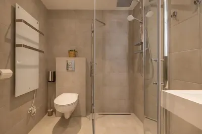 Ein Badezimmer in der Unterkunft Great 2-room Loft with 2 bathrooms and 2 kitchen