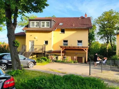 Das Gebäude in dem sich die Ferienwohnung befindet