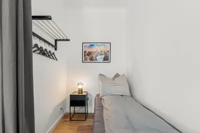 Ein Sitzbereich in der Unterkunft The Straßburger, stylish 3 BR apartment in Mitte, group & family friendly, 4- 6 Guests