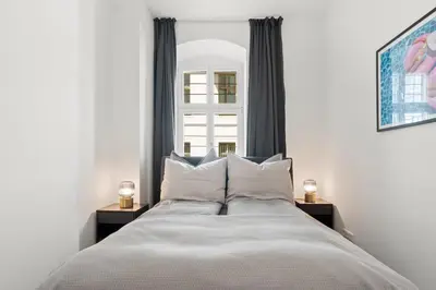 Ein Bett oder Betten in einem Zimmer der Unterkunft The Straßburger, stylish 3 BR apartment in Mitte, group & family friendly, 4- 6 Guests