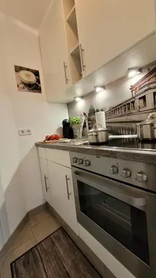 Küche/Küchenzeile in der Unterkunft Berlin-Oase - schnuckelige Ferienwohnung an der Grenze zu Berlin