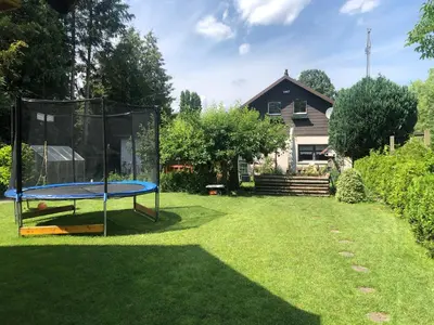 Ein Garten an der Unterkunft Haus am Finowkanal