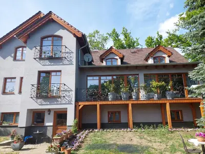 Das Gebäude in dem sich die Ferienwohnung befindet