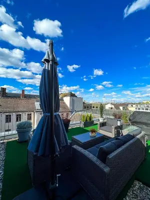 Ein Sitzbereich in der Unterkunft Hybrid Work-Play Retreat - 2BR, 1B central Kreuzberg